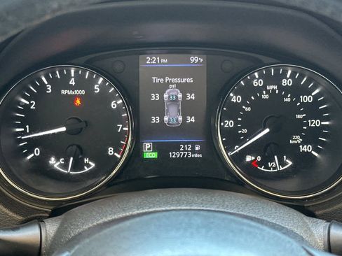 Used 2018 Nissan Rogue SL FWD image 25
