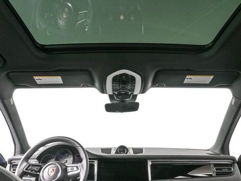 Certified 2025 Porsche Macan image 19