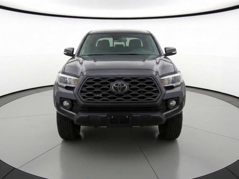Used 2023 Toyota Tacoma TRD Off-Road image 2
