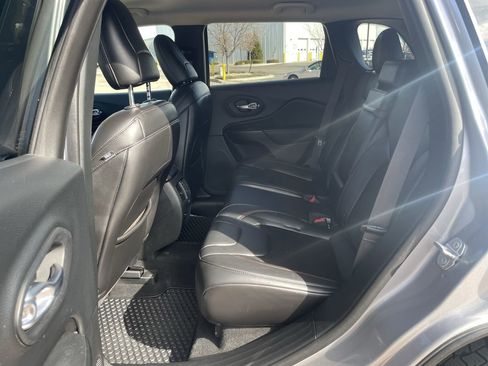 Used 2019 Jeep Cherokee Trailhawk w/ Comfort/Convenience Group image 12