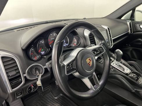 Used 2017 Porsche Cayenne Platinum Edition image 16