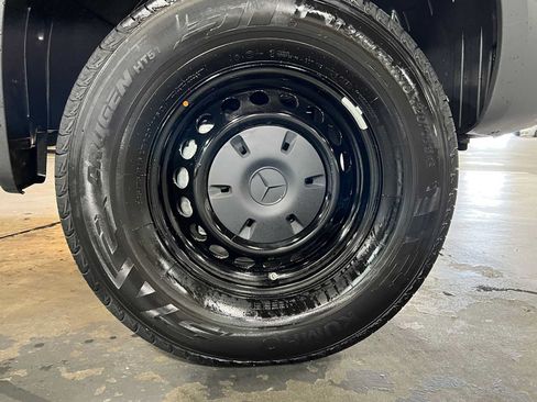 Used 2026 Mercedes-Benz Sprinter 2500 image 9