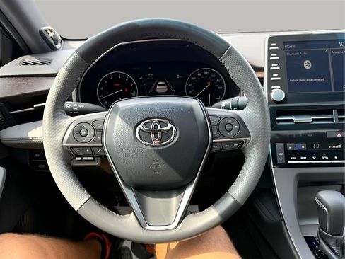 Used 2019 Toyota Avalon Limited image 14
