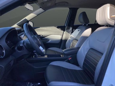 Used 2023 Nissan Kicks SR w/ SR Premium Package image 4