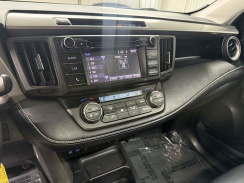 Used 2018 Toyota RAV4 XLE AWD/4WD image 16