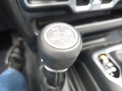 Used 2024 Jeep Wrangler Unlimited Sahara AWD/4WD image 32
