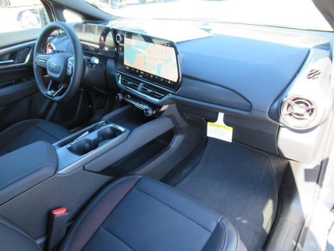 New 2025 Chevrolet Equinox EV RS image 12