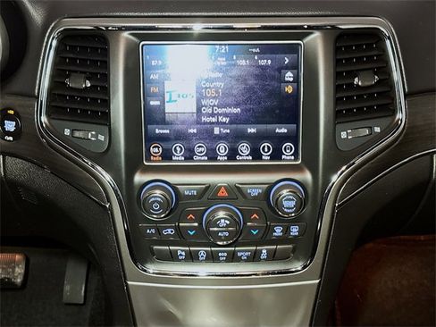 Used 2018 Jeep Grand Cherokee Limited image 11