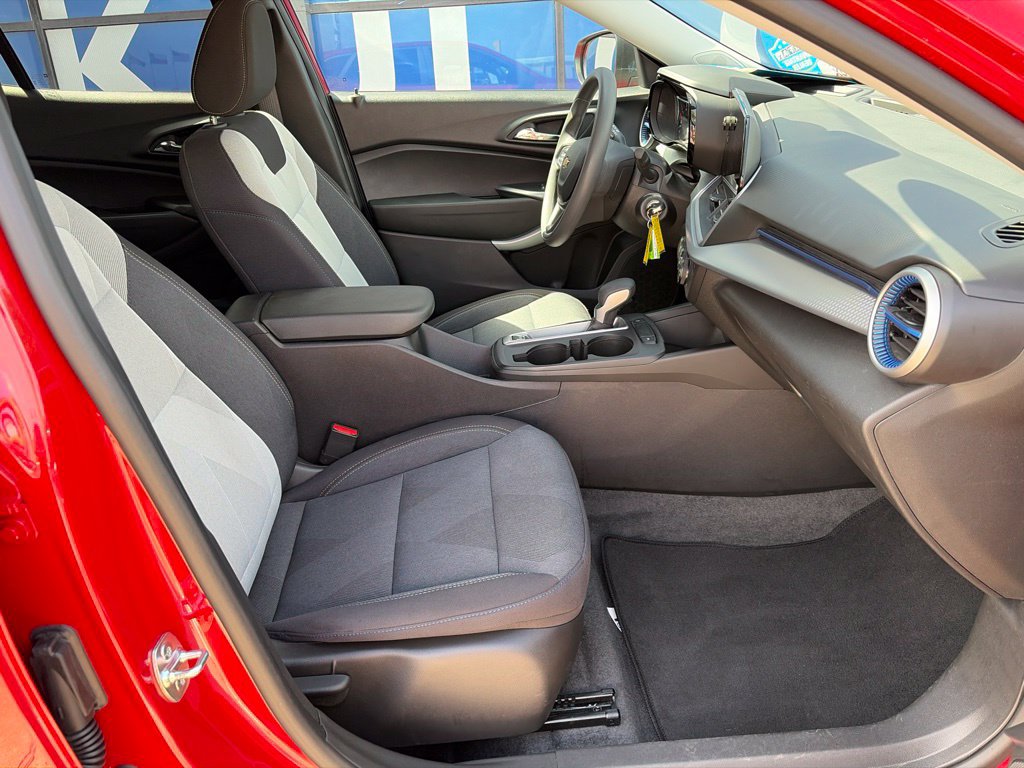 Used 2026 Chevrolet Trax LS FWD image 12