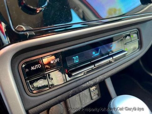 Used 2018 Toyota Corolla LE FWD image 34
