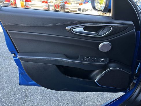 Used 2017 Alfa Romeo Giulia Quadrifoglio image 18