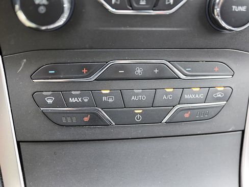 Used 2017 Ford Edge SEL w/ Equipment Group 201A AWD/4WD image 29
