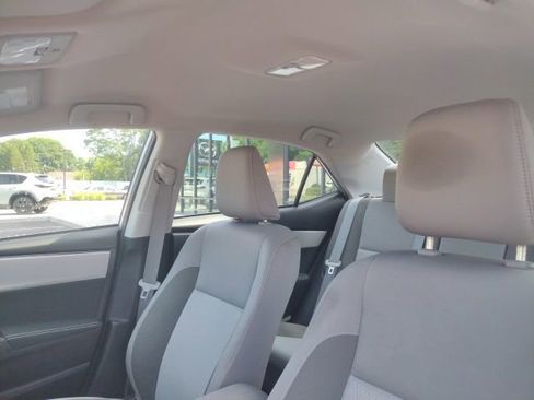 Used 2017 Toyota Corolla LE FWD image 6