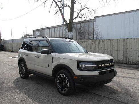 Used 2024 Ford Bronco Sport Outer Banks w/ Tech Package image 2