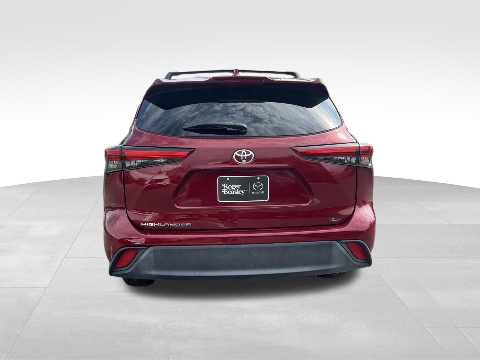 Used 2022 Toyota Highlander XLE FWD image 6