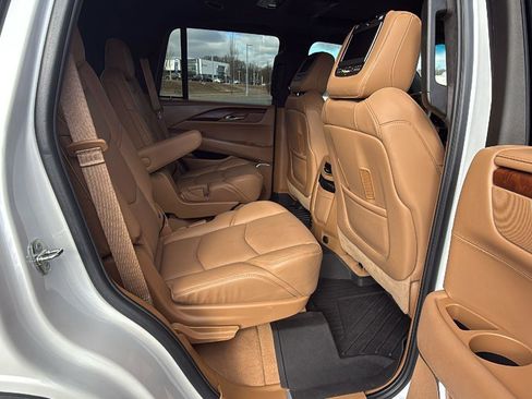 Used 2017 Cadillac Escalade Platinum image 22