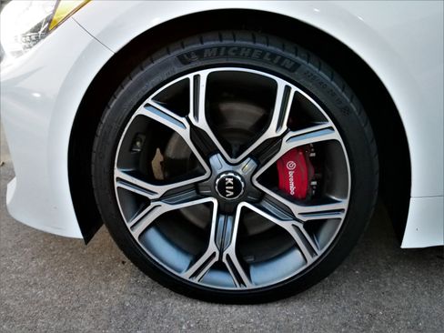 Used 2018 Kia Stinger GT2 image 11