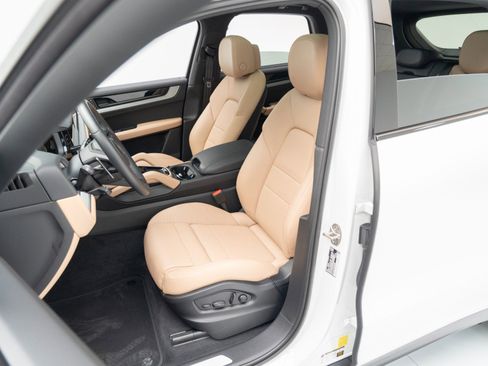 Certified 2026 Porsche Cayenne AWD/4WD image 5