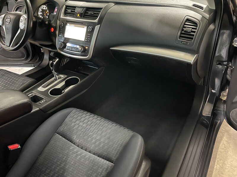 Used 2016 Nissan Altima 2.5 SV FWD image 21