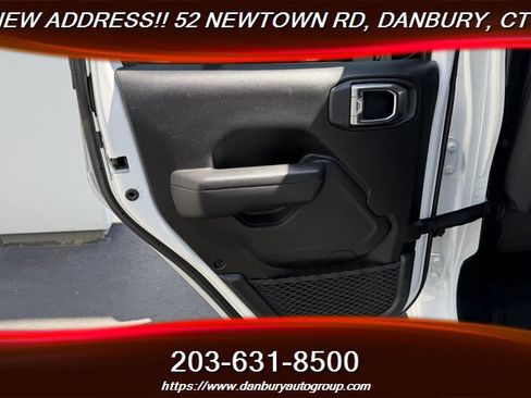 Used 2024 Jeep Wrangler Unlimited w/ Convenience Group AWD/4WD image 26