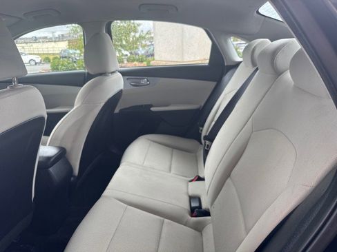 Used 2022 Kia Forte LXS image 7