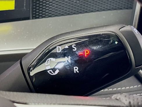 New 2025 Volkswagen Tiguan SE R-Line image 17