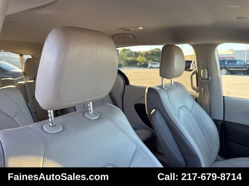 Used 2017 Chrysler Pacifica Touring-L image 70
