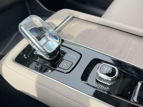 New 2026 Volvo XC90 T8 Ultra w/ Lounge Package AWD/4WD image 18