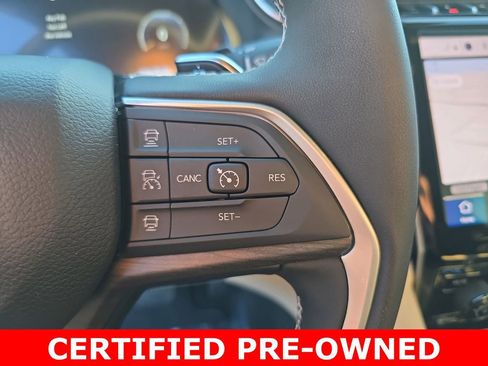 Used 2025 Jeep Grand Cherokee Limited w/ Black Appearance Package image 18