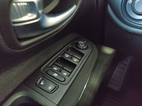 Used 2021 Jeep Renegade Sport FWD image 27