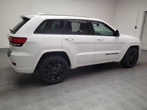 Used 2019 Jeep Grand Cherokee Altitude RWD image 10