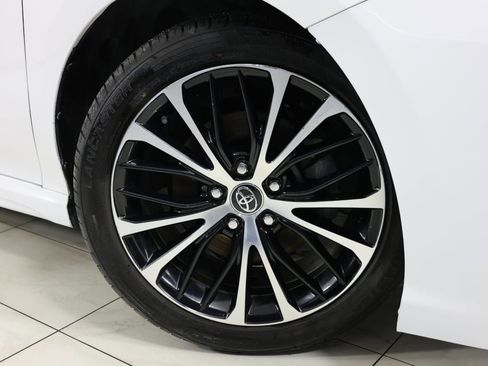 Used 2020 Toyota Camry SE image 13