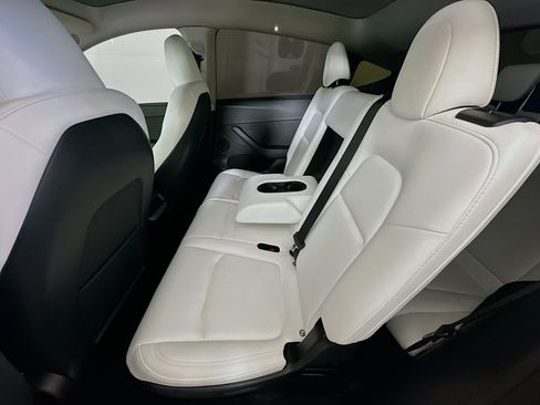 Used 2023 Tesla Model Y Long Range image 29