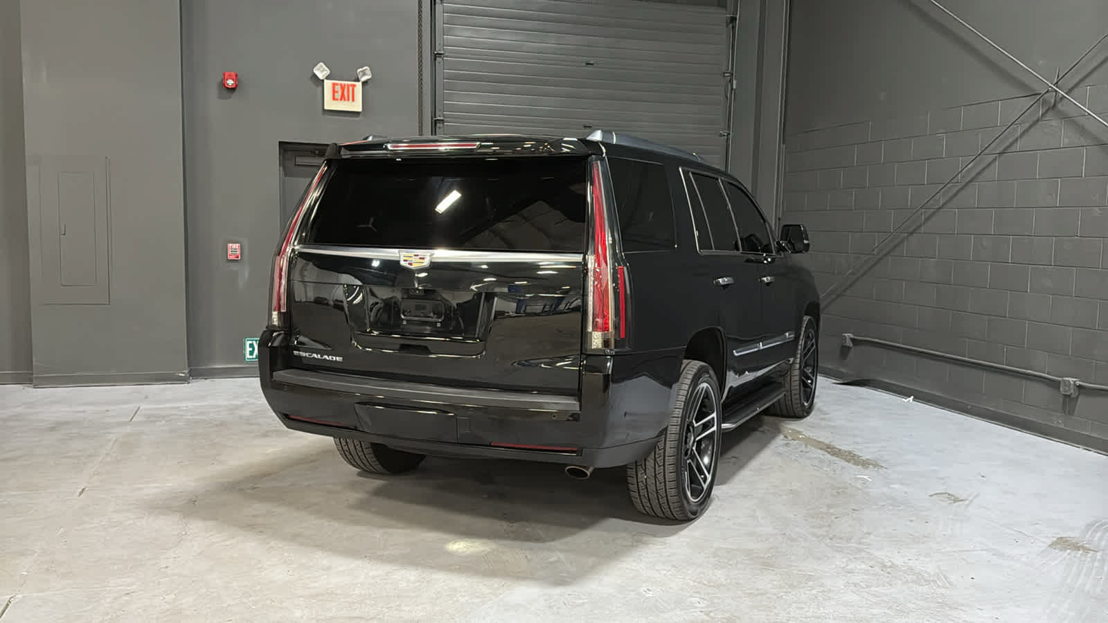 Used 2019 Cadillac Escalade Luxury AWD/4WD image 4