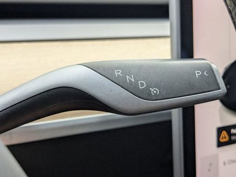 Used 2022 Tesla Model 3 RWD image 9