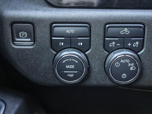 Used 2022 Chevrolet Silverado 1500 LT image 46