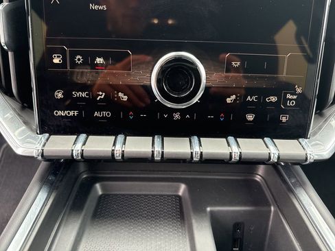 Used 2025 GMC Acadia Elevation image 22