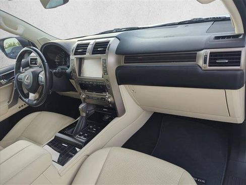 Used 2021 Lexus GX 460 Luxury w/ Accessory Package AWD/4WD image 27
