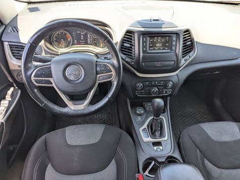 Used 2018 Jeep Cherokee Latitude w/ Cold Weather Group AWD/4WD image 28