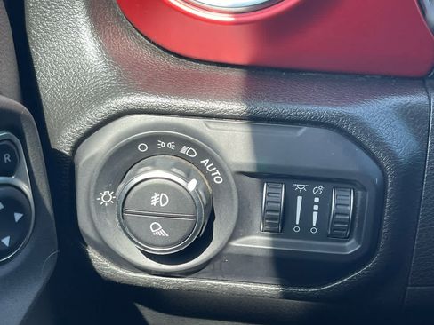 Used 2022 Jeep Gladiator Rubicon w/ LED Lighting Group AWD/4WD image 19