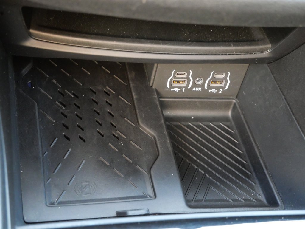 Used 2025 Chrysler Pacifica Limited FWD image 26