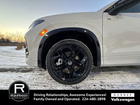 New 2026 Volkswagen Tiguan SE R-Line image 11