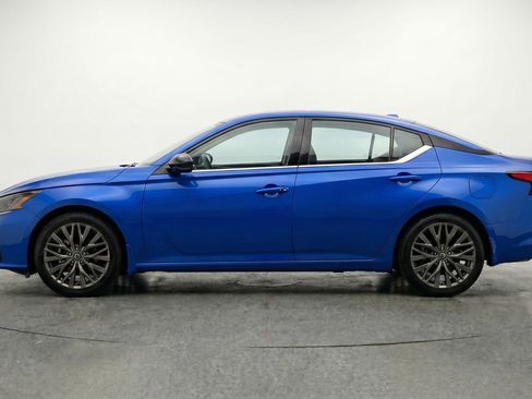 Used 2025 Nissan Altima 2.5 SV FWD image 5