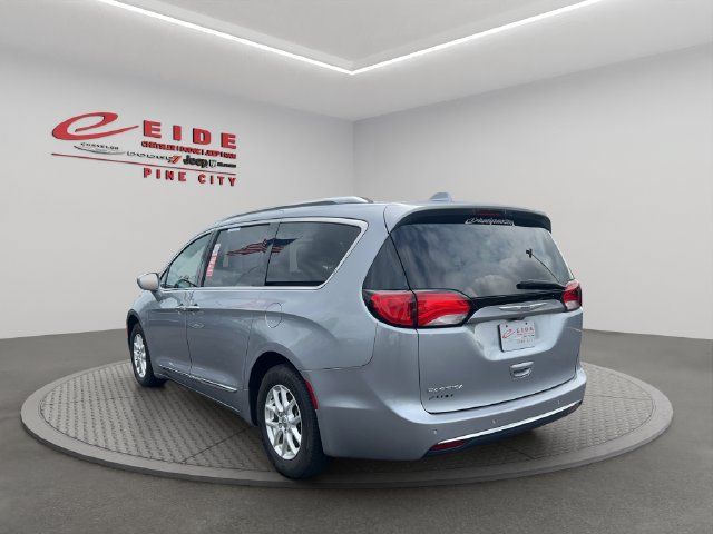 Used 2020 Chrysler Pacifica Touring-L FWD image 7
