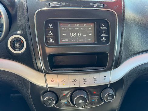 Used 2018 Dodge Journey SE image 20