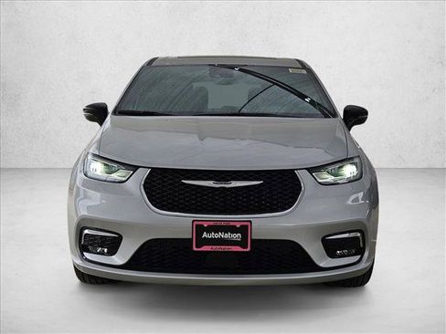 New 2026 Chrysler Pacifica Limited FWD image 6