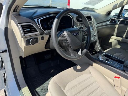 Used 2019 Ford Fusion SE FWD image 16