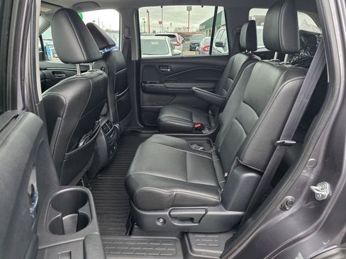 Certified 2022 Honda Pilot Touring image 11