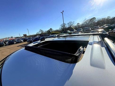 Used 2020 Ford Explorer Platinum w/ Premium Technology Package image 50