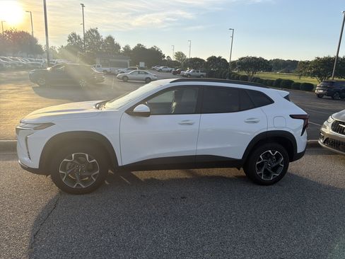 Used 2024 Chevrolet Trax LT FWD image 7